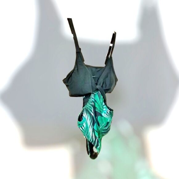 Women's One Piece Sexy Jungle theme Swimsuit. - Picture 4 of 11